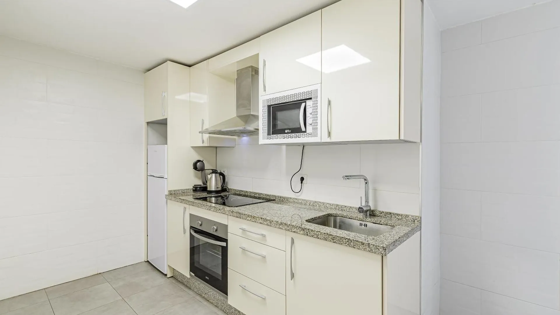 Piso Amplio Cerca Del Centro De Malaga Capital Apartment 0*,